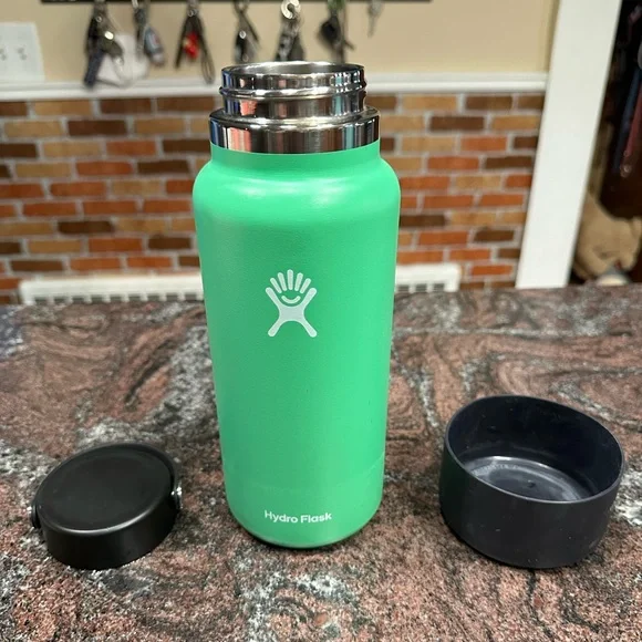 Spearmint HydroFlask 32oz with black flex boot - Picture 6 of 7